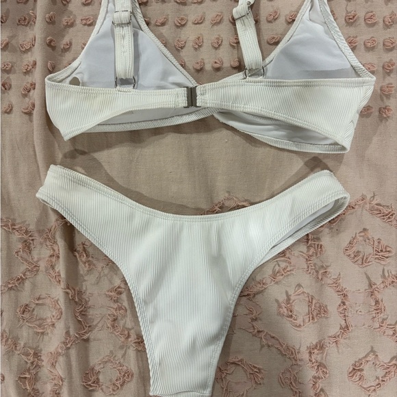 🤍3/$25🤍 White Ribbed Bikini Set - Picture 2 of 3